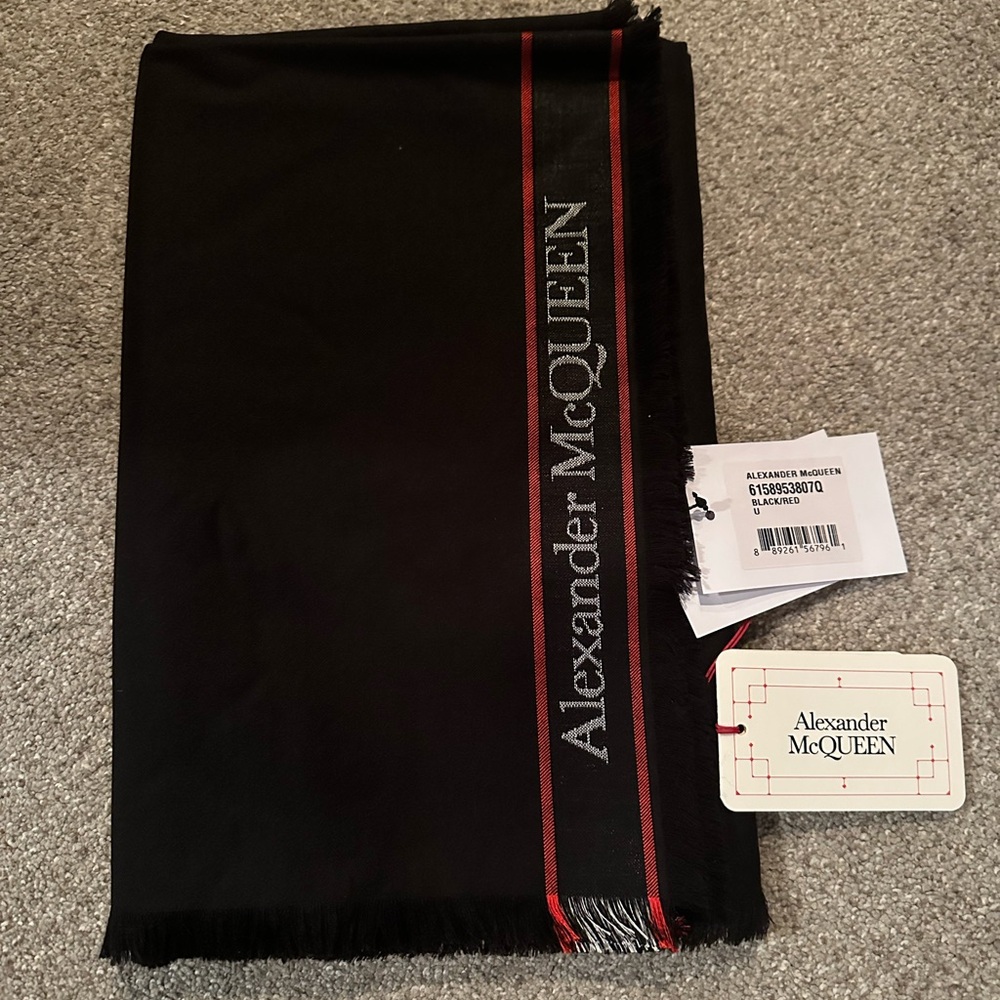 NWT authentic Alexander McQueen scarf